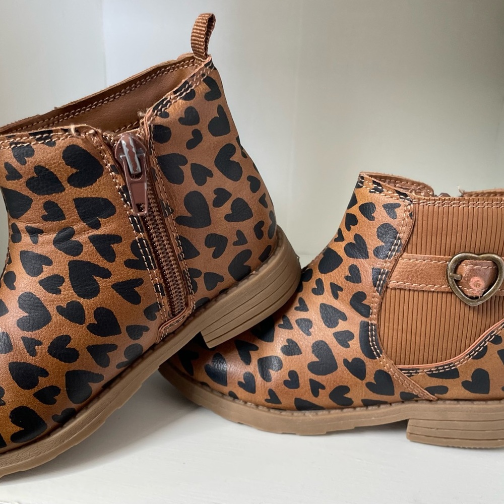 Carter’s Kid’s Brown Heart Pattern Ankle Boots - Picture 2 of 4
